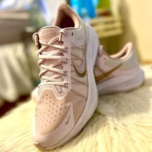NEW WOMEN’s NIKE ZOOM WINFLO💕